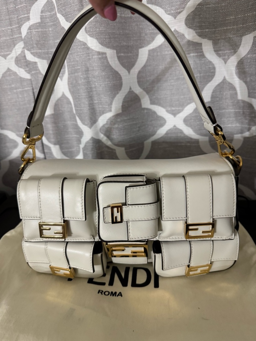 Fendi Leather Multi-pocket Bagguette